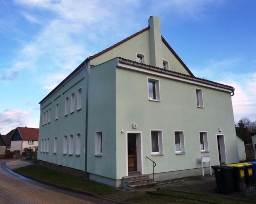 Dorfstraße 8 (1.OG rechts)